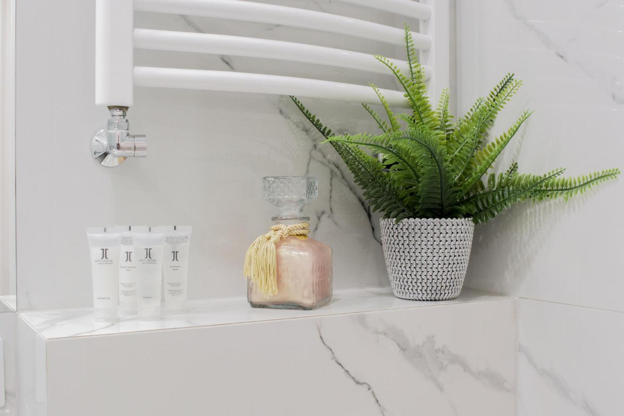 Warsaw Seasons By Alluxe Boutique Apartments Phòng bức ảnh