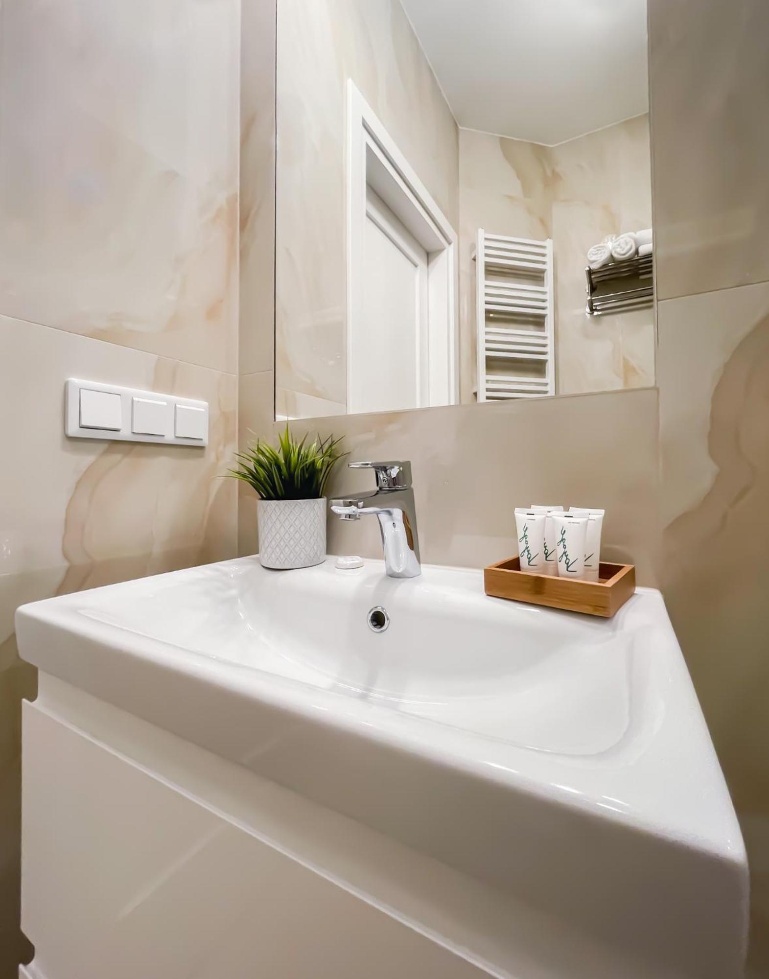 Warsaw Seasons By Alluxe Boutique Apartments Phòng bức ảnh